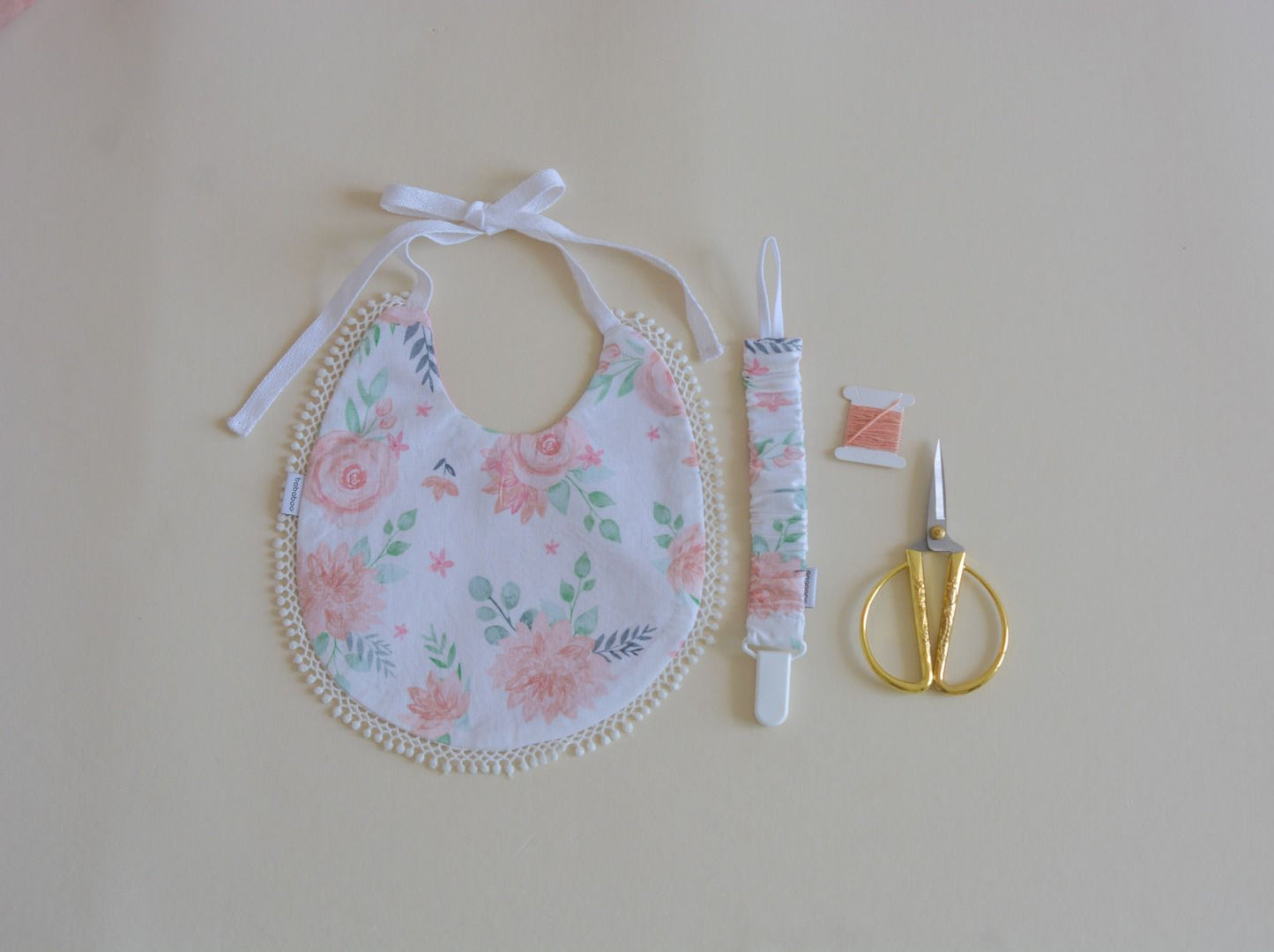 Set Bandana y Chupetero Flora