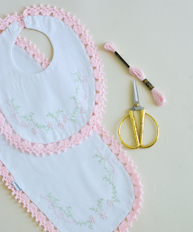 Set Babero y Sacagas Jardin - Rosado